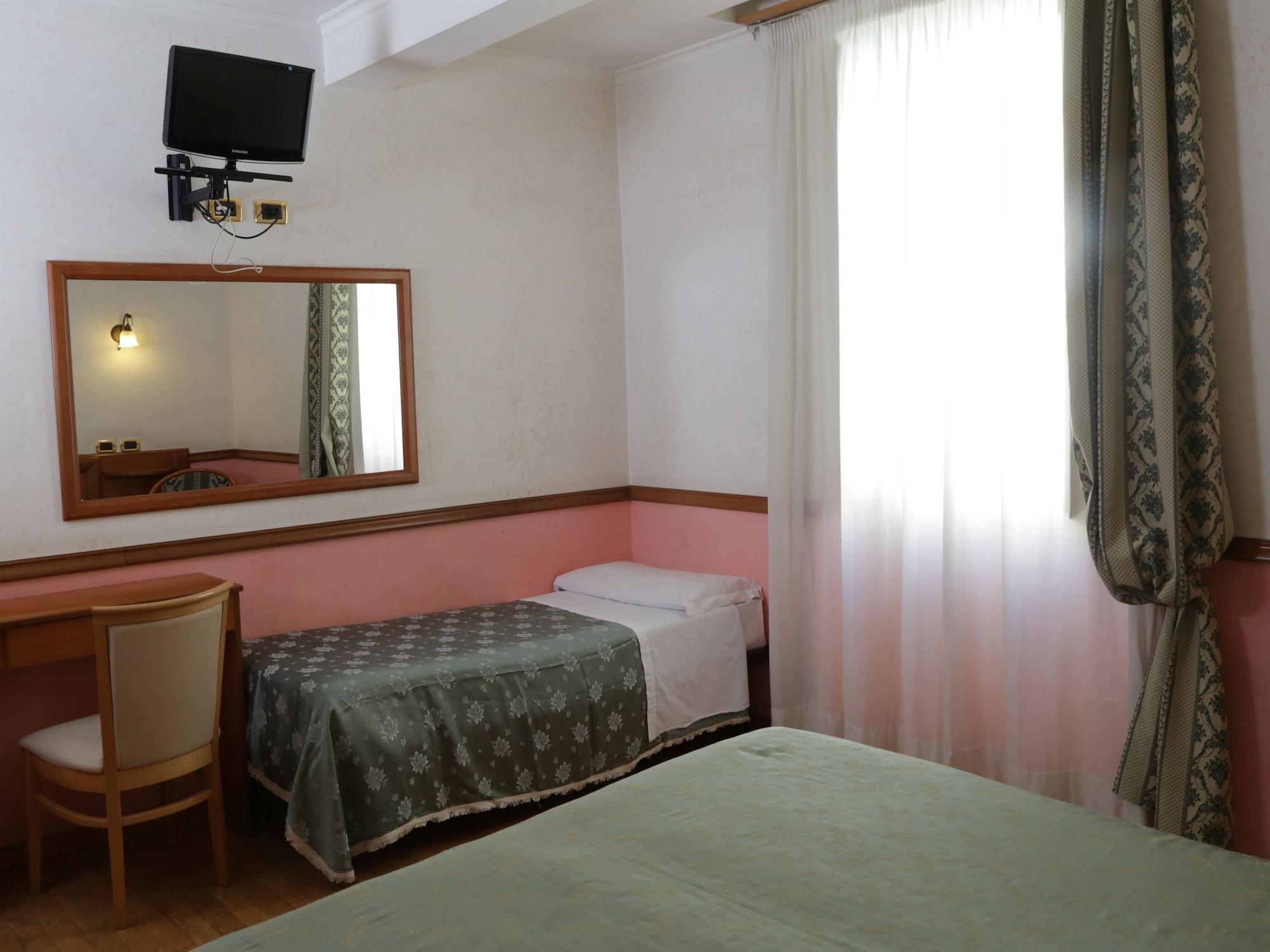 Hotel Santa Prassede Рим Екстериор снимка