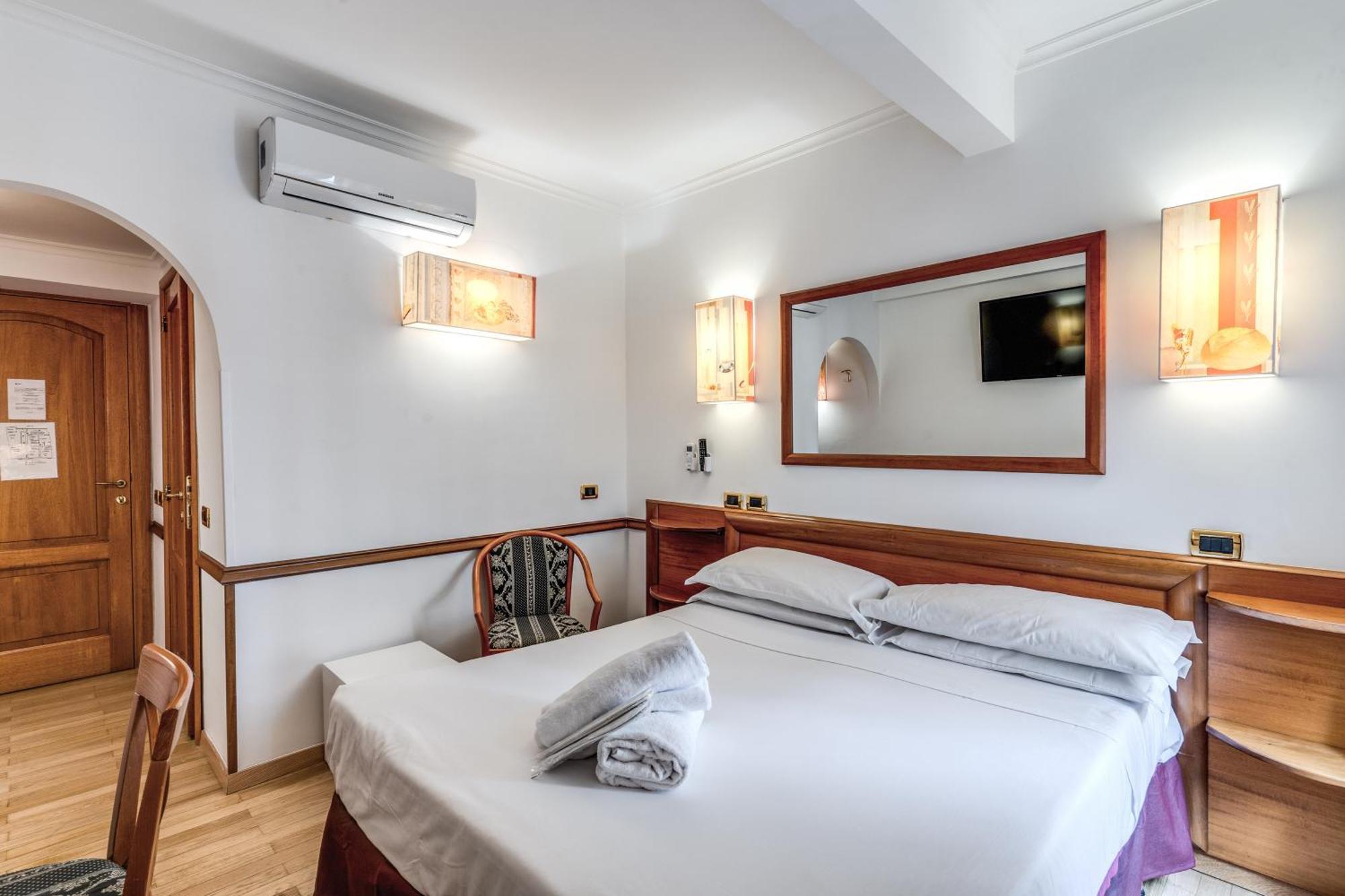 Hotel Santa Prassede Рим Екстериор снимка