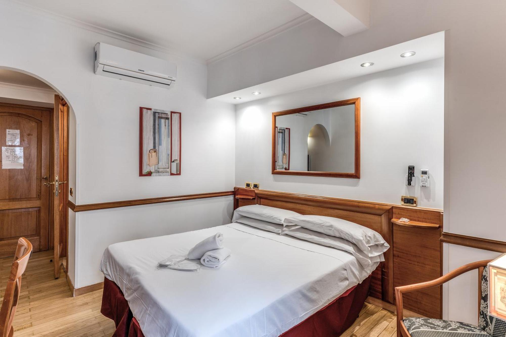 Hotel Santa Prassede Рим Екстериор снимка