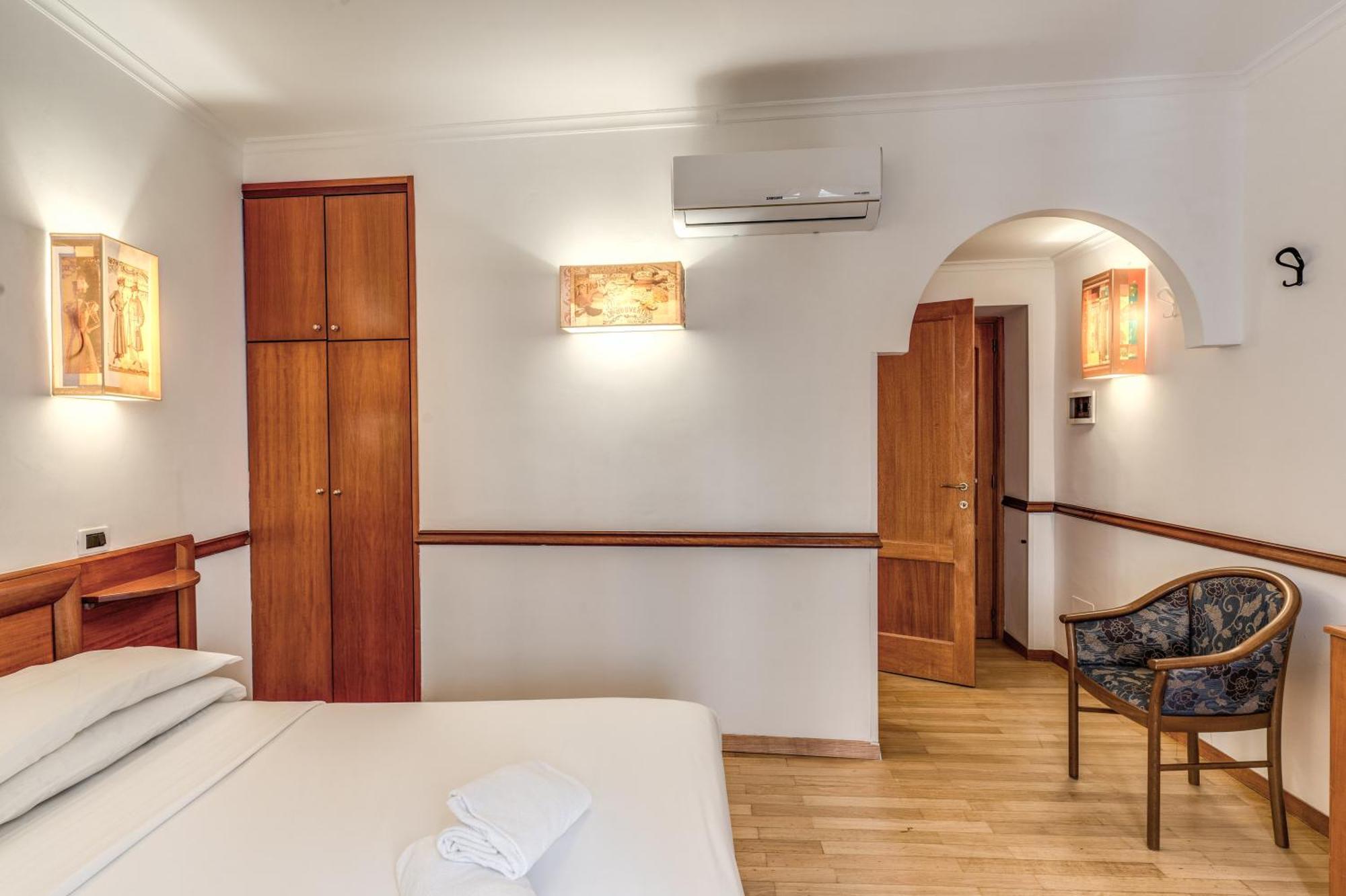 Hotel Santa Prassede Рим Екстериор снимка