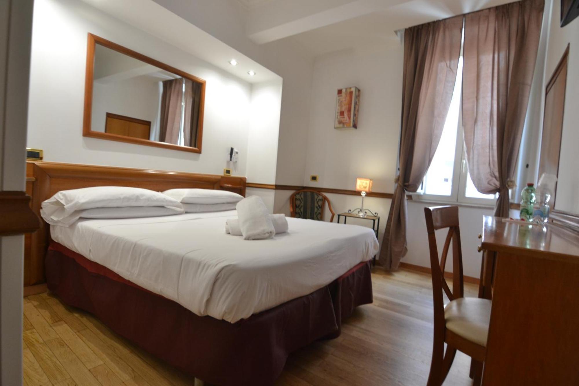 Hotel Santa Prassede Рим Екстериор снимка