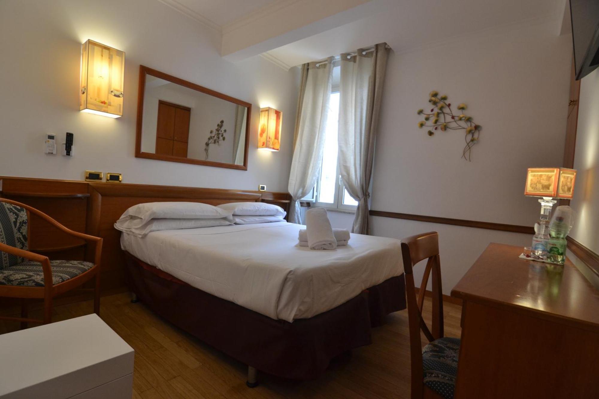 Hotel Santa Prassede Рим Екстериор снимка